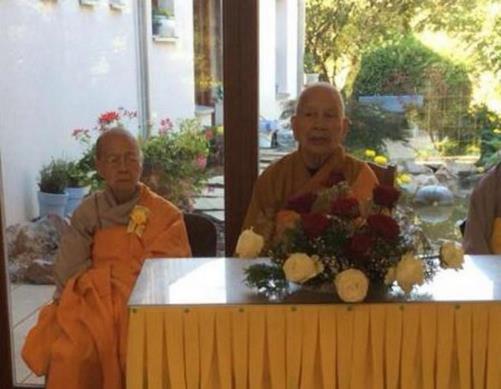 Giây Phút Chạnh Lòng
