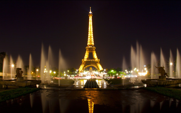 Paris Có Gì Lạ Không Em