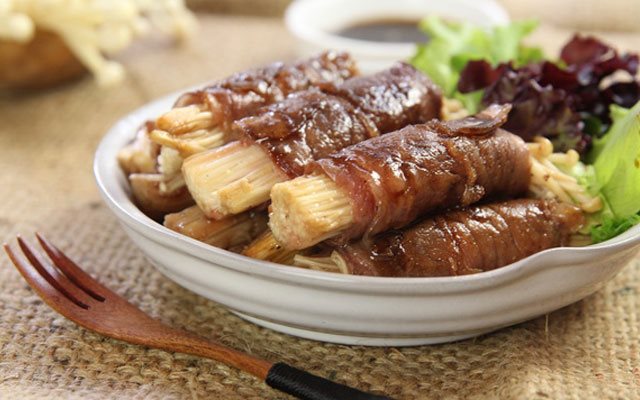 Bò Cuộn Nấm Kim Châm Áp Chảo                                                                                                                          