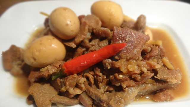 Thịt Heo Ram Mặn Với Trứng Cút                                                                                                                        