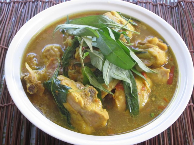 Gà Kho Rau Răm                                                                                                                                        