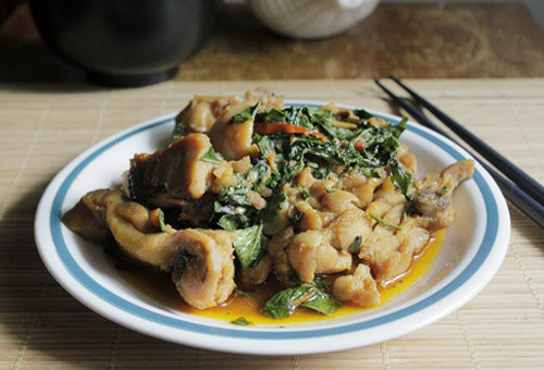 Gà Xào Rau Quế                                                                                                                                        