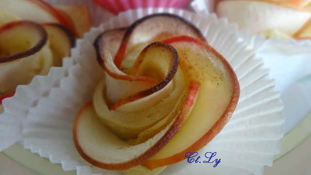 Bánh Táo Hình Hoa Hồng                                                                                                                                