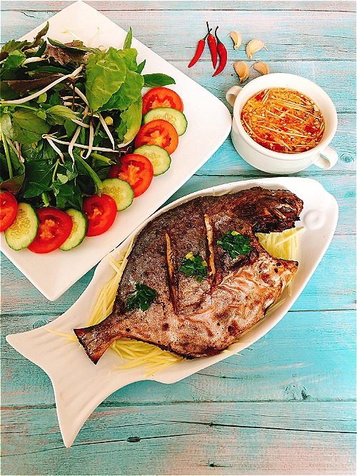 Cá Chim Nướng Chấm Mắm Xoài                                                                                                                           