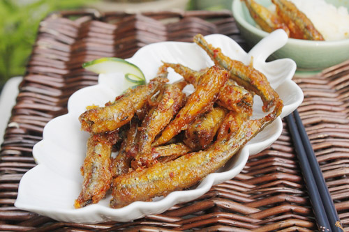 Cá Cơm Chiên Tỏi Ớt                                                                                                                                   