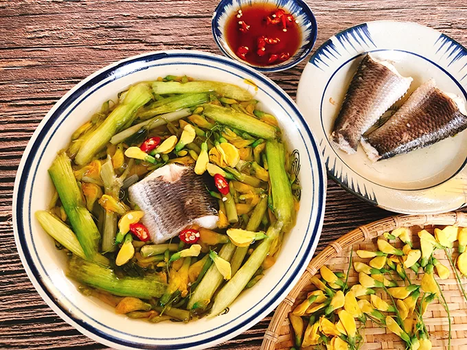 Canh Chua Cá Bông Điên Điển                                                                                                                           