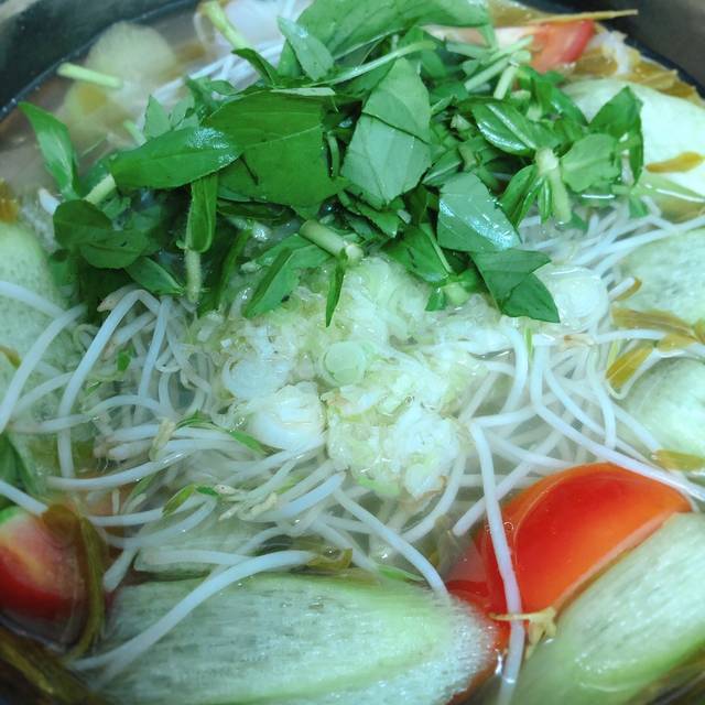 Canh Chua Nấm Bào Ngư Lá Me                                                                                                                           