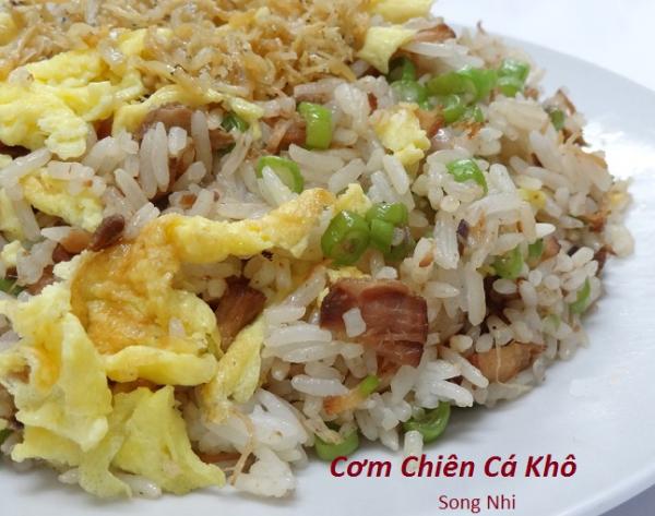 Cơm Chiên Cá Khô                                                                                                                                      