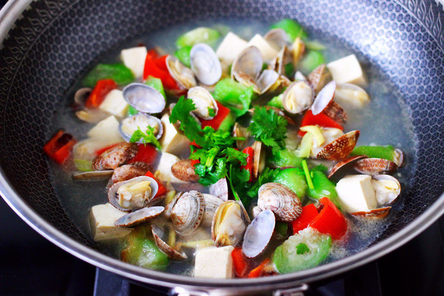 Canh Mướp Nấu Ngao                                                                                                                                    