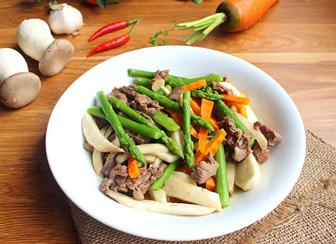 Nấm Đùi Gà Xào Thịt Bò                                                                                                                                