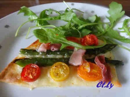 Pizza Măng Tây Và Cà Bi                                                                                                                               