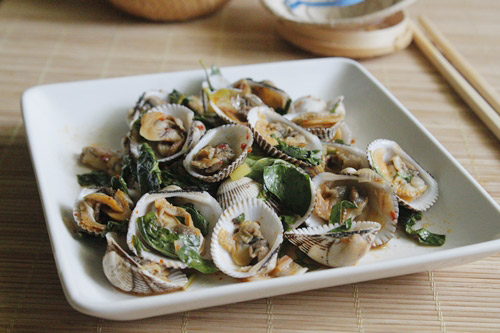Sò Huyết Xào Rau Răm                                                                                                                                  