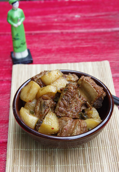 Sườn Non Kho Củ Cải Trắng                                                                                                                             