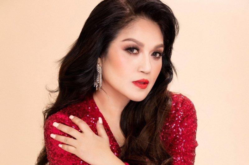 Có Anh Đang Chờ