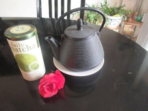 Bên Tách Trà Cuối Năm