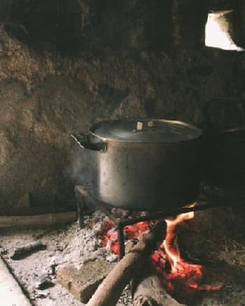 NỒI “XÀ BẦN” CỦA MÁ