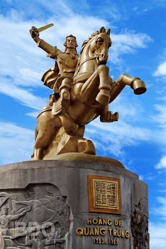 CÁI BÓNG ĐEN BÊN DÒNG SÔNG NHƯ NGUYỆT.