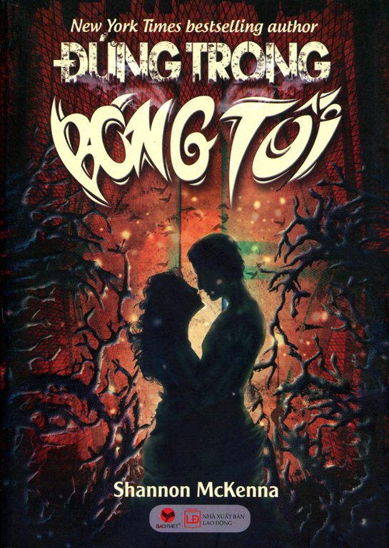 Đứng Trong Bóng Tối