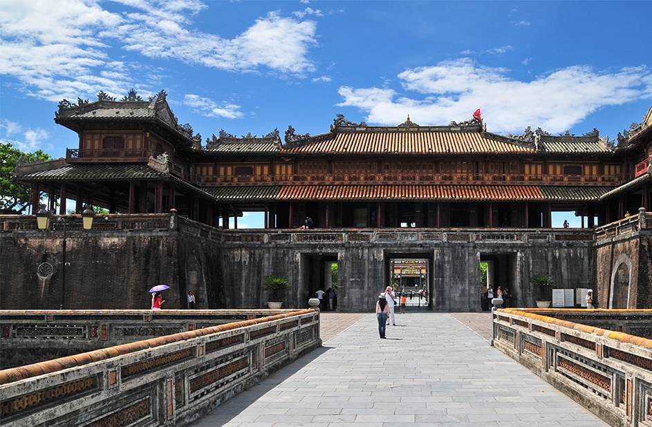 Về Thăm Huế 