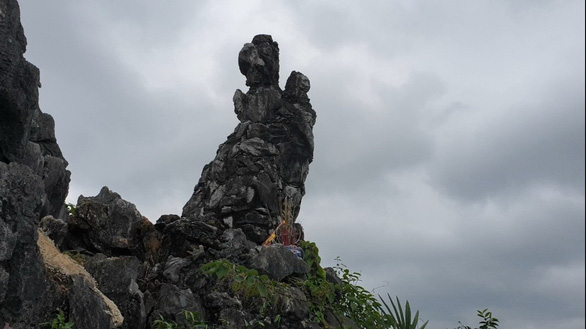 Viết Bên Tượng Nàng Tô Thị   